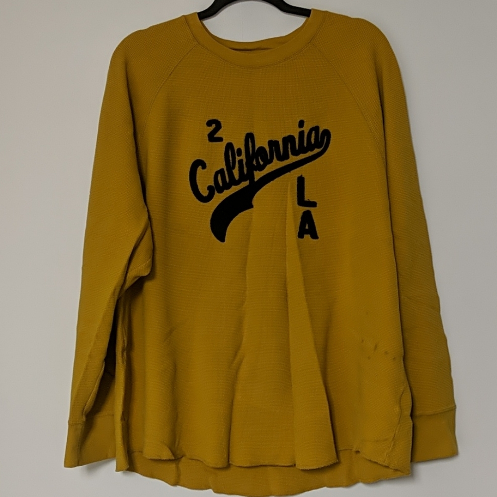 3/10 old navy vintage style long sleeve tee